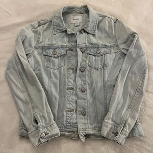 Light wash Old Navy jean jacket